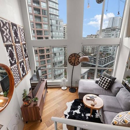 Beautiful Downtown Loft With Full Kitchen Apartment แวนคูเวอร์ ภายนอก รูปภาพ